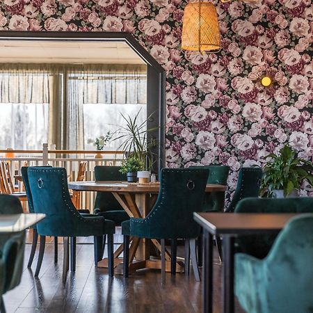 Hotell Kung Goesta By First Mora Bagian luar foto