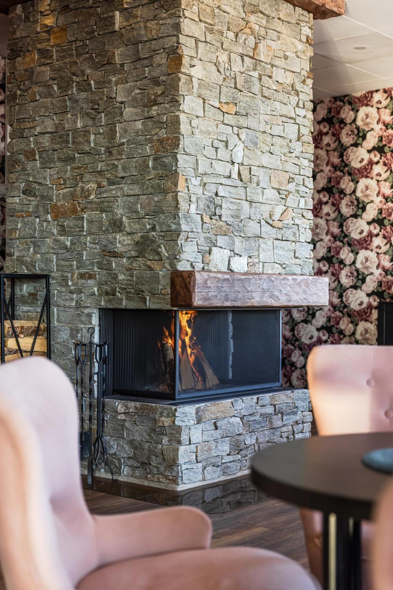 Hotell Kung Goesta By First Mora Bagian luar foto