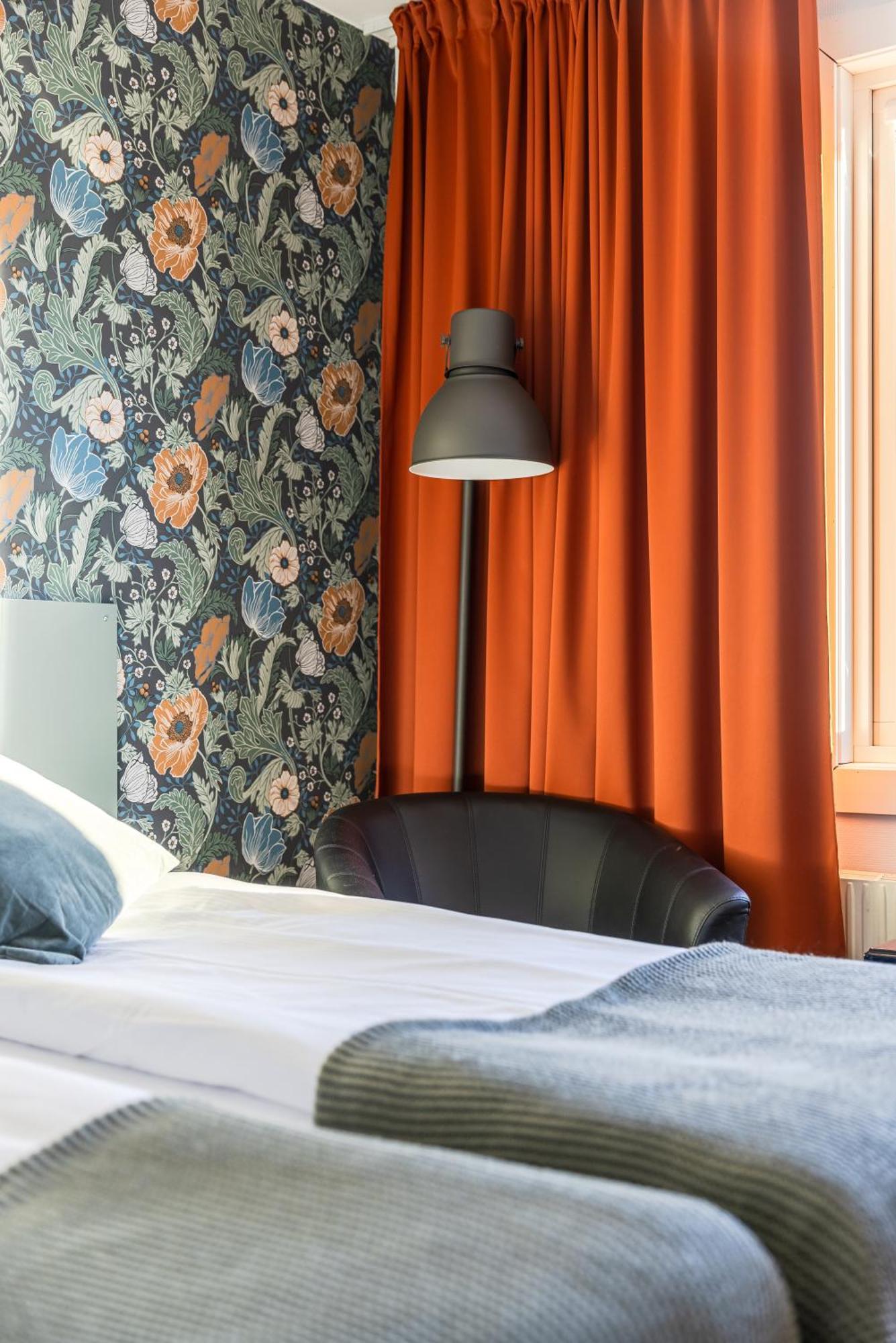 Hotell Kung Goesta By First Mora Bagian luar foto