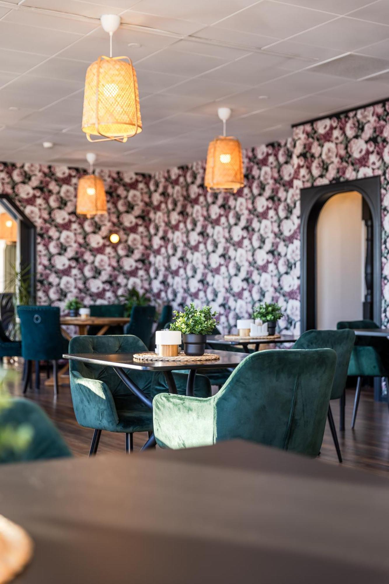 Hotell Kung Goesta By First Mora Bagian luar foto