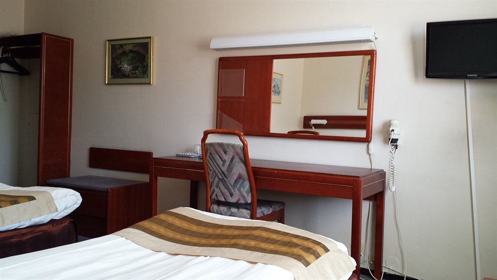 Hotell Kung Goesta By First Mora Bagian luar foto