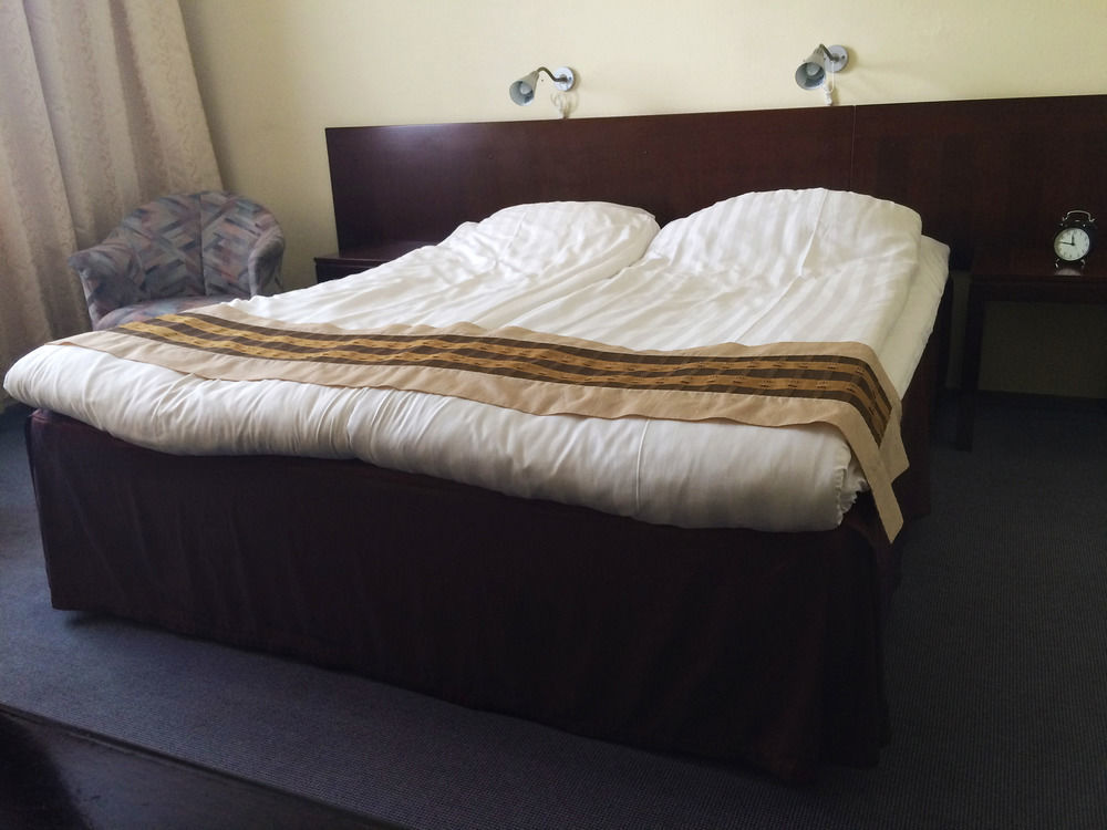 Hotell Kung Goesta By First Mora Bagian luar foto